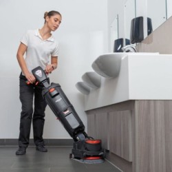 Mise en action Autolaveuse Numatic Nu-Clean 220NX compacte avec batterie
